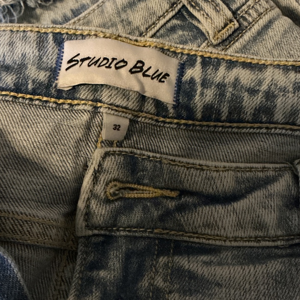 Studio Blue Women's Slim Straight Jeans - Light Acid Wash Blue